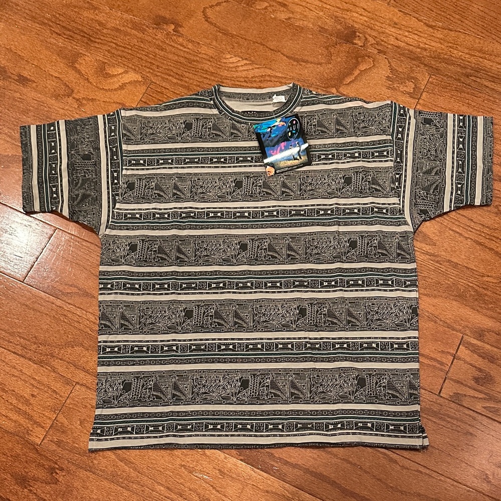 Maui and Sons Black and tan Patterned Tee